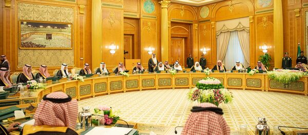 الملك السعودي سلمان بن عبد العزيز آل سعود يحضر اجتماع ميزانية 2019 في الرياض - سبوتنيك عربي