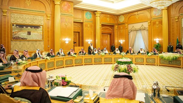 الملك السعودي سلمان بن عبد العزيز آل سعود يحضر اجتماع ميزانية 2019 في الرياض - سبوتنيك عربي