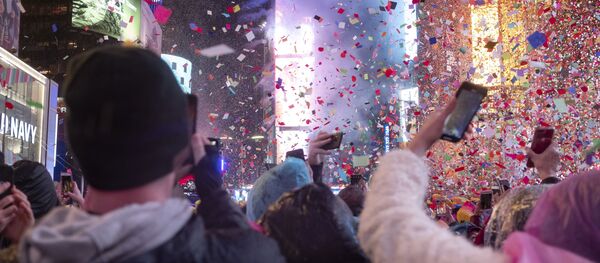 الاحتفال بعيد رأس السنة في ميدان التايمز، نيويورك - سبوتنيك عربي