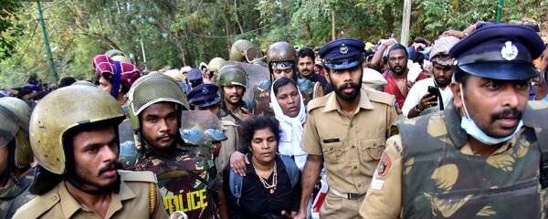 احتجاجات في الهند على زيارة امرأتين لمعبد هندوسي - سبوتنيك عربي