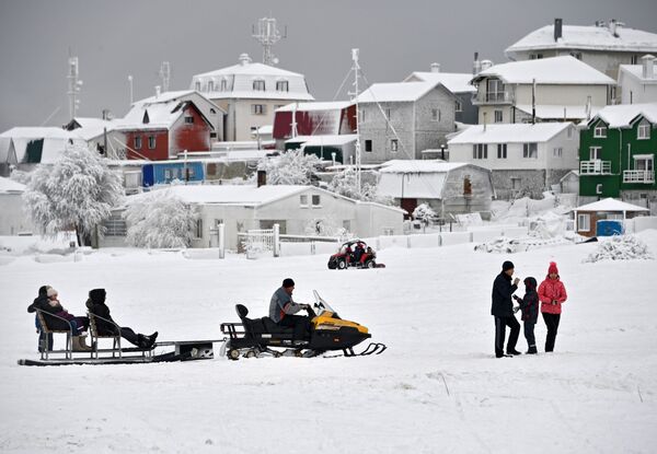 السياح على جبل آي بيتري في شبه جزيرة القرم الروسية - سبوتنيك عربي