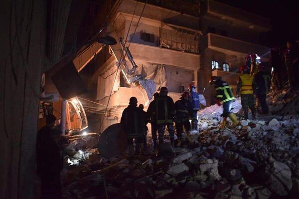 بانهيار مبنى سكني بحي الصالحين في حلب - سبوتنيك عربي