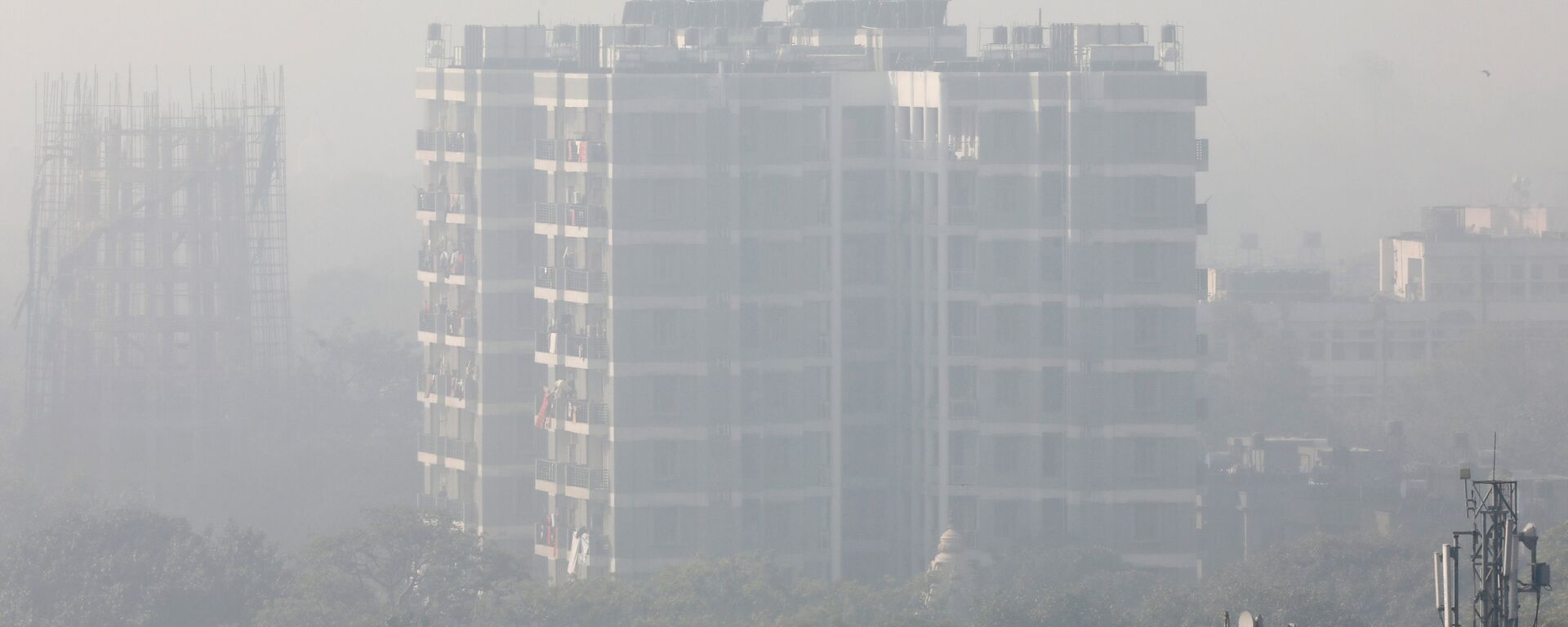 مبنى سكني محاط بالدخان في نيودلهي - سبوتنيك عربي, 1920, 06.01.2019