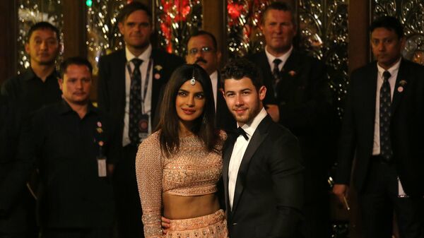 الممثلة الهندية بريانكا تشوبرا مع زوجها المطرب الأمريكي نيك جوناس - سبوتنيك عربي