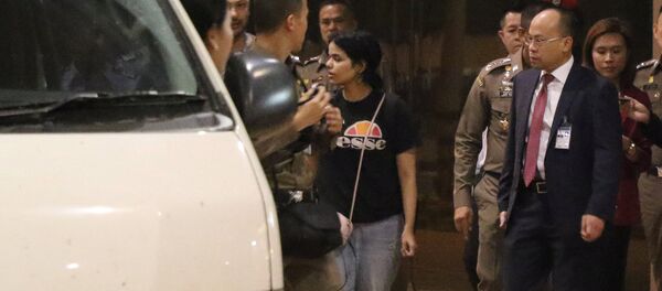 الفتاة السعودية رهف تغادر مطار تايلاند - سبوتنيك عربي