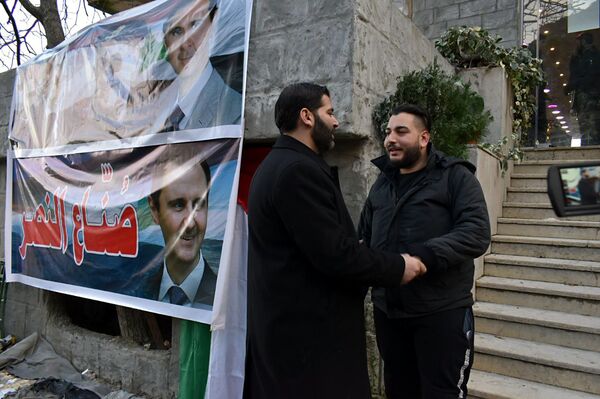 عائد من الموت.. جندي سوري يخرج من نعش جنازته فيصدم مشيعيه - سبوتنيك عربي