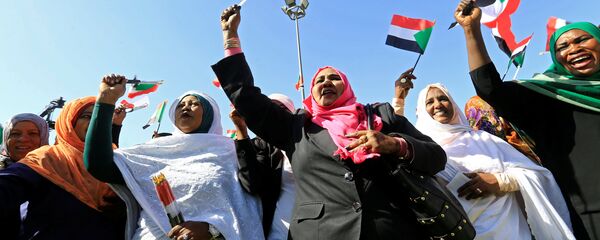 احتجاجات في السودان - مسيرات مؤيدة للرئيس السوداني عمر البشير في الخرطوم، 9 يناير/ كانون الثاني 2019 - سبوتنيك عربي