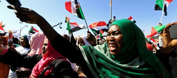 احتجاجات في السودان - مسيرات مؤيدة للرئيس السوداني عمر البشير في الخرطوم، 9 يناير/ كانون الثاني 2019 احتجاجات في السودان - مسيرات مؤيدة للرئيس السوداني عمر البشير في الخرطوم، 9 يناير/ كانون الثاني 2019 - سبوتنيك عربي