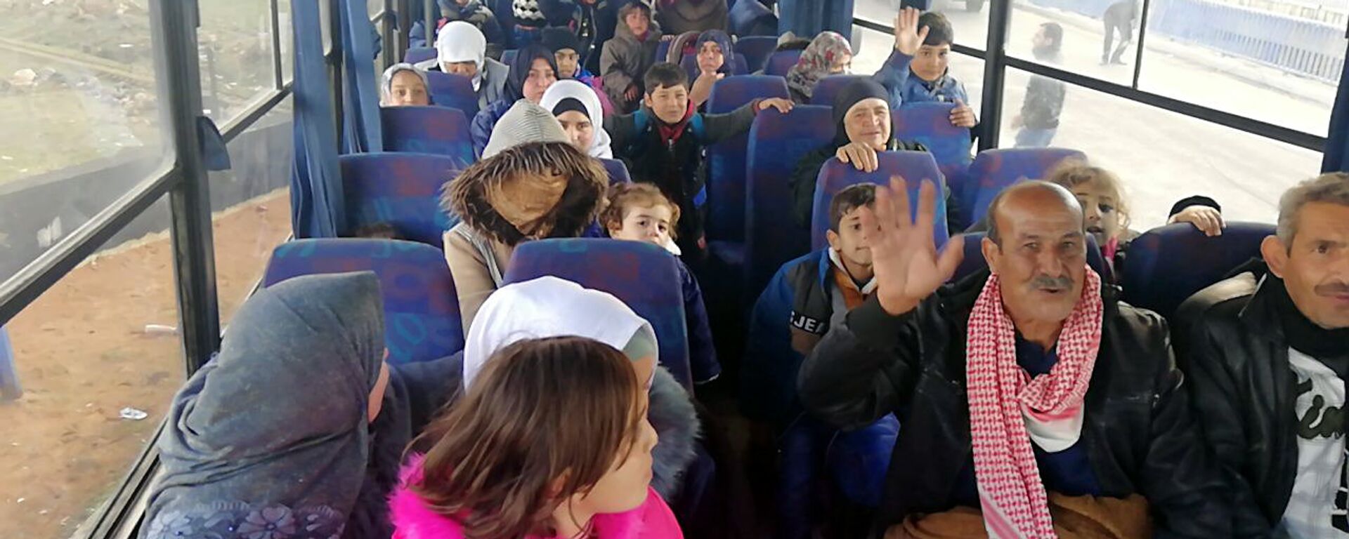 7000 لاجئ سوري عادوا من مخيمات الأردن منذ افتتاح معبر نصيب - سبوتنيك عربي, 1920, 25.04.2023