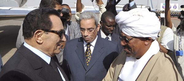 البشير يستقبل مبارك في الخرطوم البشير يستقبل مبارك في الخرطوم - سبوتنيك عربي