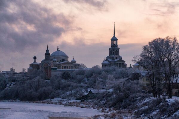 دير بوريسوغليبسكي في مدينة تورجوك، في محافظة تفير الروسية - سبوتنيك عربي