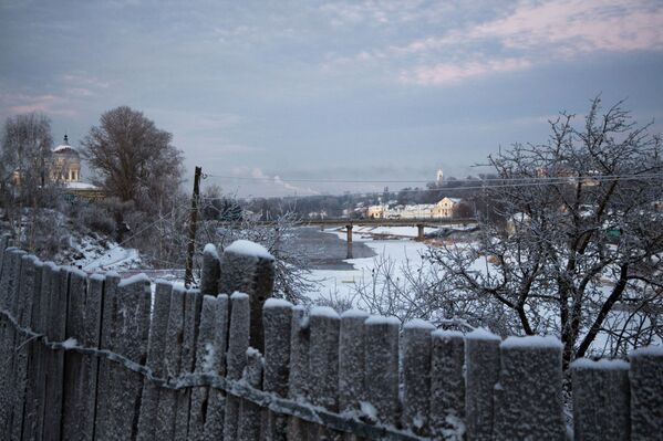 نهر تفيرتسا في مدينة تورجوك في منطقة تفير، الذي يلتقي مع نهر فولغا - سبوتنيك عربي