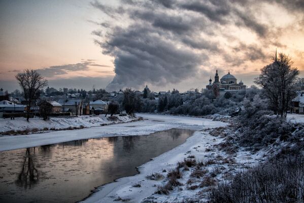 نهر تفيرتسا في مدينة تورجوك في منطقة تفير، الذي يلتقي مع نهر فولغا - سبوتنيك عربي