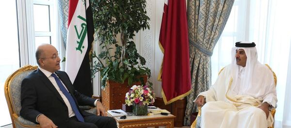 أمير قطر الشيخ تميم بن حمد آل ثاني خلال استقباله الرئيس العراقي برهم صالح في العاصمة الدوحة - سبوتنيك عربي