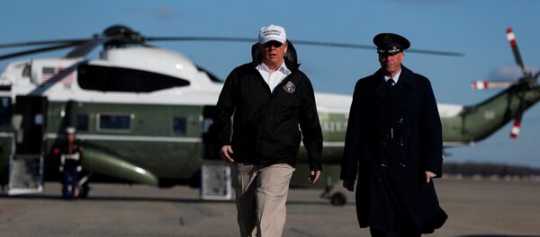 الرئيس الأمريكي دونالد ترامب في زيارة إلى منطقة الحدود الجنوبية للولايات المتحدة في ولاية تكساس من قاعدة أندروز المشتركة في ولاية ماريلاند - سبوتنيك عربي