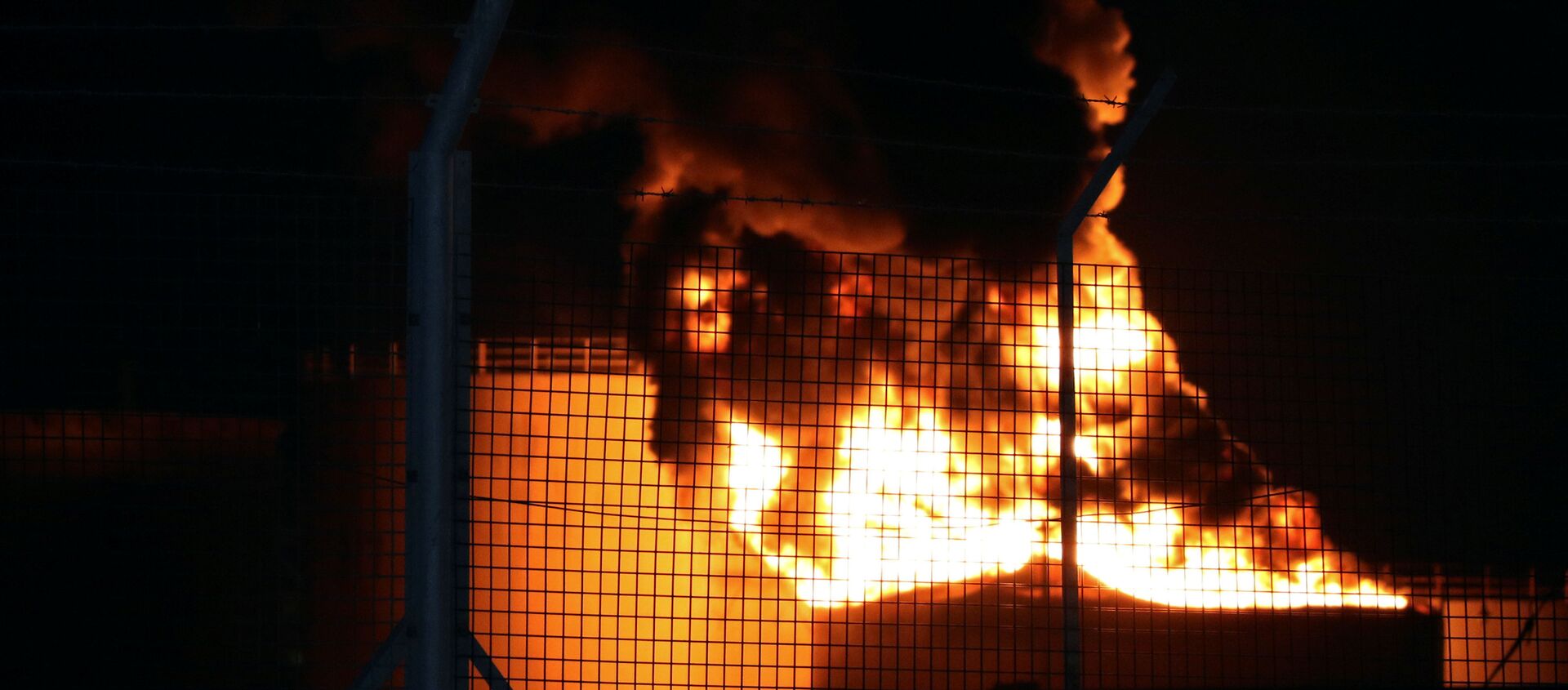 حريق في مصافي عدن  - سبوتنيك عربي, 1920, 07.03.2020
