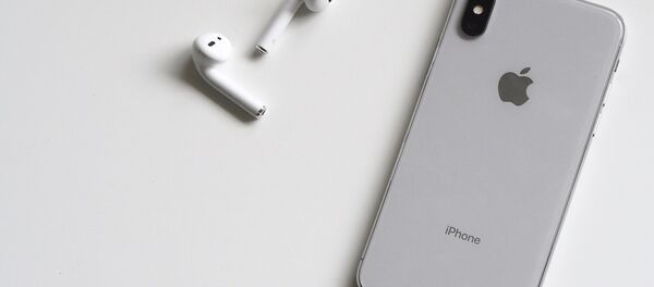 آيفون و سماعاته - سبوتنيك عربي