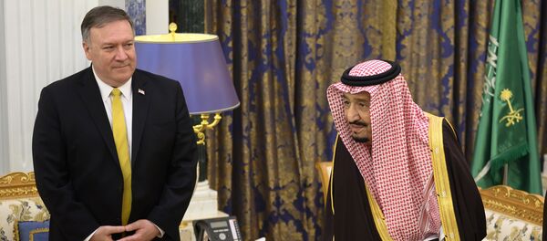 العاهل السعودي الملك سلمان بن عبد العزيز يستقبل وزير الخارجية الأمريكي مايك بومبيو، في قصر اليمامة بالرياض - سبوتنيك عربي