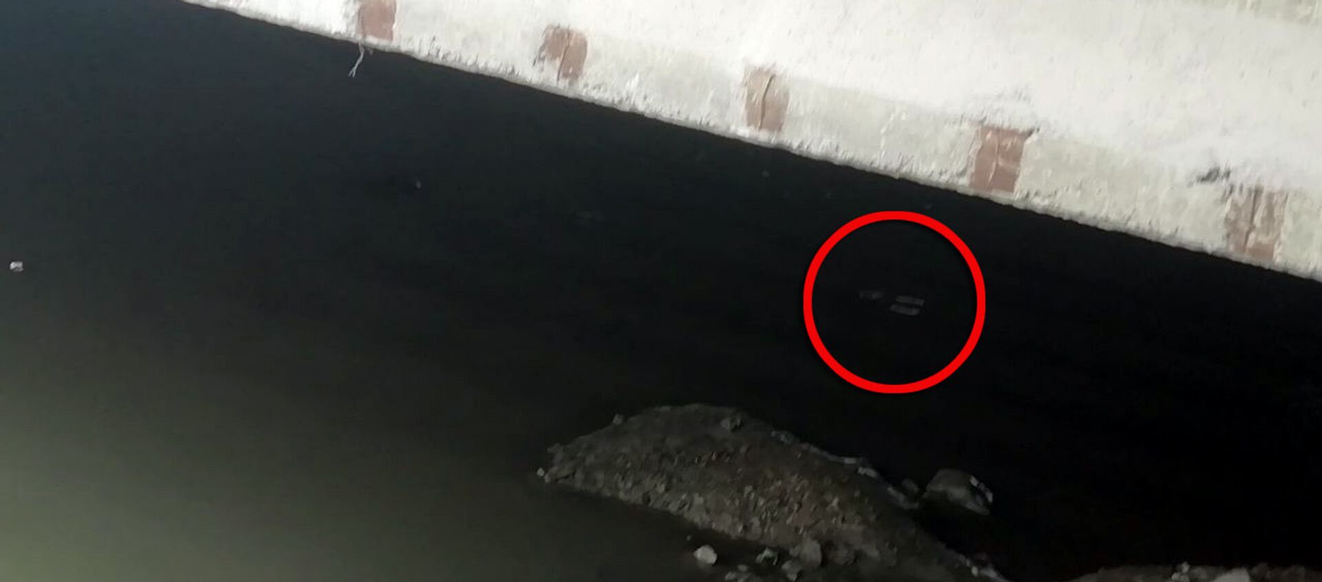 شرطي سوري ينقذ مواطنا حاول الانتحار في نهر العاصي وسط حماة - سبوتنيك عربي, 1920, 14.01.2019