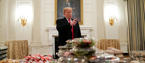 ترامب يقدم الوجبات السريعة لضيوفه في البيت الأبيض - سبوتنيك عربي