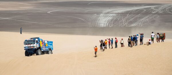 فريق روسيا كاماز-ماستير المشارك في سباق رالي داكار 2019 في بيرو، في فئة قيادة الشاحنات بين بيسكو و سان خوان دي ماركونا، وسائقي الفريق: دميتري سوتنيكوف، ودميتري نيكيتين، وإلنور موستافين - سبوتنيك عربي
