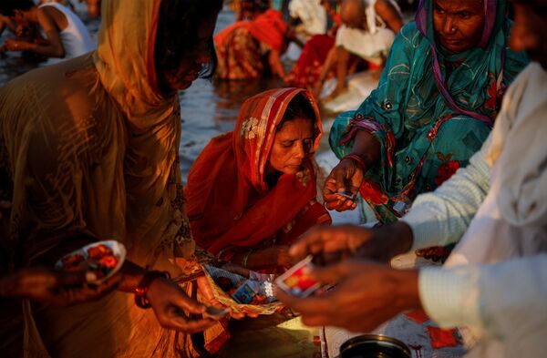 هندوسيون يشاركون في مهرجان ماها كومبه ميلا - سبوتنيك عربي