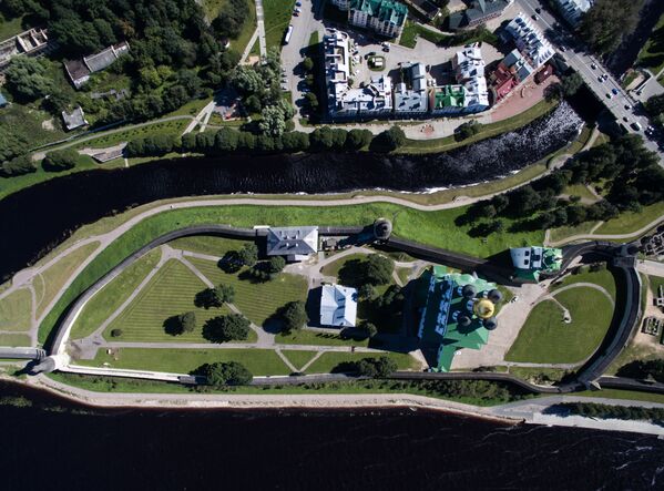 كرملين بسكوف وكتدرائية سفياتو-ترويتسكي في مدينة بسكوف - سبوتنيك عربي