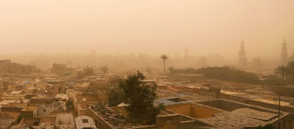 منظر عام للمقابر خلال عاصفة رملية في القاهرة - سبوتنيك عربي