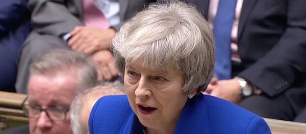 رئيسة الوزراء البريطانية تيريزا ماي تتحدث بعد فوزها في تصويت على الثقة بعد رفض البرلمان لصفقة خروج بريطانيا من الاتحاد الأوروبي - سبوتنيك عربي