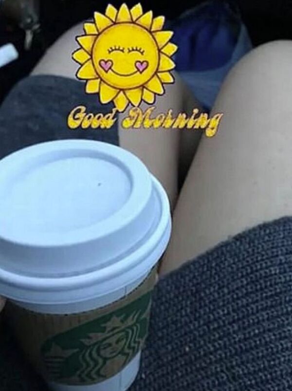 صور رهف محمد تتناول لحم الخنزير المقدد وكوب من قهوة ستاربكس على سناب شات صور رهف محمد تتناول لحم الخنزير المقدد وكوب من قهوة ستاربكس على سناب شات - سبوتنيك عربي