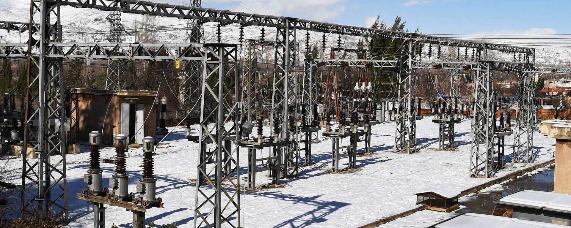 تصليحات لخطوط الكهرباء، محطة لتوليد الكهرباء من الطاقة الشمسية، تبعد 20 كيلومترا عن دمشق، سوريا - سبوتنيك عربي, 1920, 03.05.2025