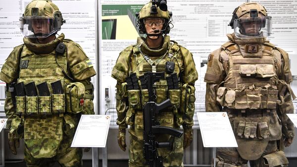 مركز الهندسة والخدمات التقنية روس غفارديا يعرض أحدث وسائل الحماية والدروع الواقية للبدن، في مدينة بالاشيخا في ضواحي موسكو - سبوتنيك عربي