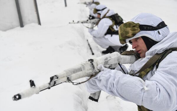 مركز الهندسة والخدمات التقنية روس غفارديا يعرض أحدث وسائل الحماية والدروع الواقية للبدن، في مدينة بالاشيخا في ضواحي موسكو - سبوتنيك عربي