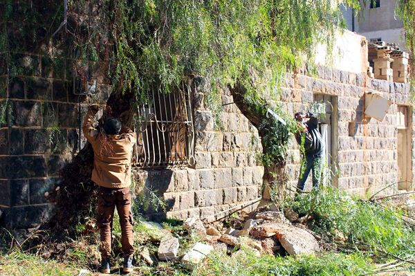 بمشاركة ضباط وجنود روس.. أهالي درعا يطلقون أكبر حملة لتنظيف مدينتهم - سبوتنيك عربي