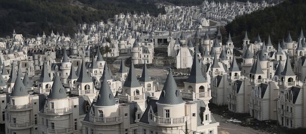 فيلات برج الباباز بالقرب من مدينة مودورنو، تركيا، 15 ديسمبر/ كانون الأول 2018 - سبوتنيك عربي