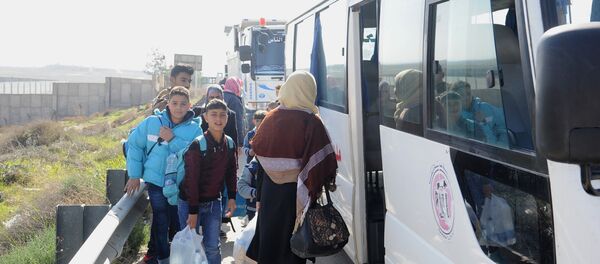 10 آلاف لاجئ سوري عادوا من مخيمات الأردن منذ فتح معبر نصيب 10 آلاف لاجئ سوري عادوا من مخيمات الأردن منذ فتح معبر نصيب - سبوتنيك عربي