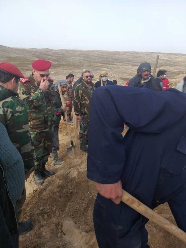 العثور على جثة جندي سوري سليمة بالكامل ضمن مقبرة جماعية من عام 2013 العثور على جثة جندي سوري سليمة بالكامل ضمن مقبرة جماعية من عام 2013 - سبوتنيك عربي