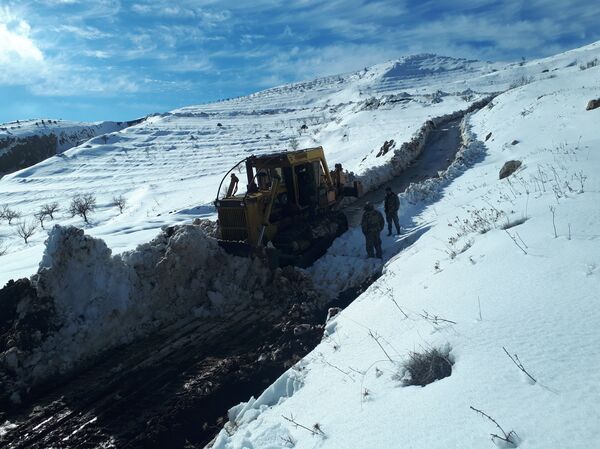 تراكم الثلوج في مرتفع قرص النفل، سوريا - سبوتنيك عربي