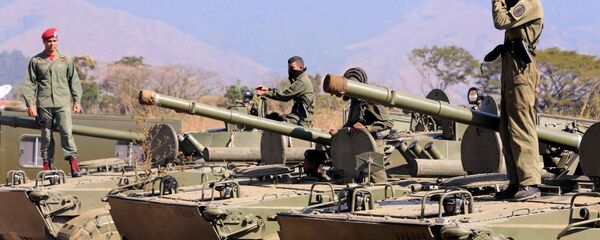 الرئيس الفنزويلي نيكولاس مادورو يتفقد استعدادات الجيش الفنزويلي، 27 يناير/ كانون الثاني 2019 - سبوتنيك عربي