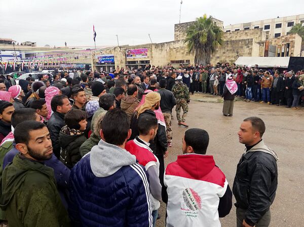 درعا.. آلاف الفارين من الخدمة يلتحقون بالجيش السوري (فيديو وصور) - سبوتنيك عربي