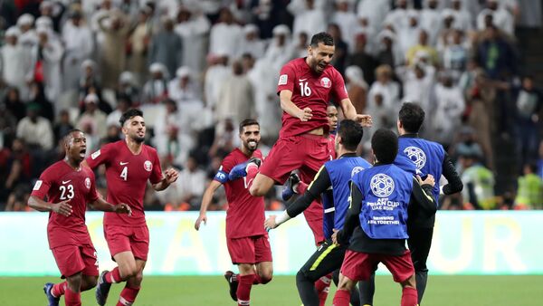 بوعلام الخوخي يحتفل بتسجيل هدفه الأول في مرمى الإمارات في نصف نهائي كأس آسيا 2019 - سبوتنيك عربي