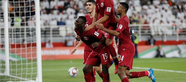 معز علي يحتفل هدفه الثاني مع قطر في مرمى الإمارات في نصف نهائي كأس آسيا 2019 - سبوتنيك عربي
