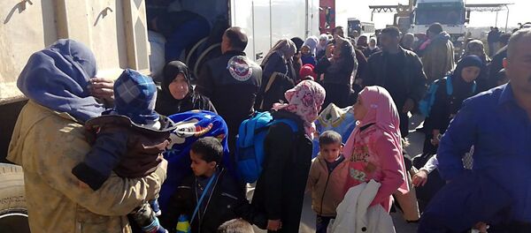 عودة نحو 100 سوري من مخيمات الأردن بينهم عشرات الفارين من الخدمة العسكرية عودة نحو 100 سوري من مخيمات الأردن بينهم عشرات الفارين من الخدمة العسكرية - سبوتنيك عربي