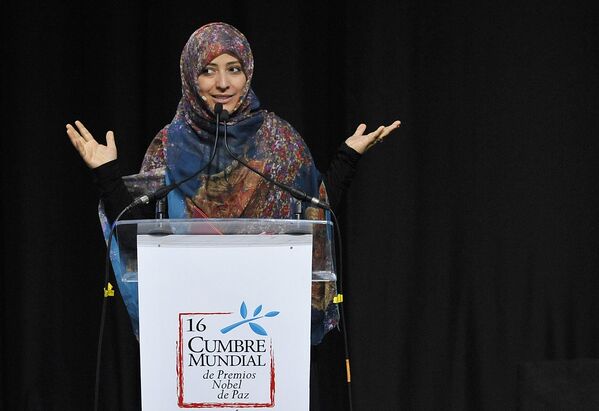 ناشطة حقوق الإنسان اليمنية، والحائزة على جائزة نوبل للسلام، توكل كرمان، خلال افتتاح القمة الدولية الـ 16 للحائزين على جائزة نوبل للسلام في بوغوتا، كولومبيا 2 فبراير/ شباط 2017 - سبوتنيك عربي