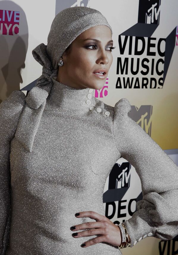 المغنية جينيفر لوبيز تصل إلى حفل توزيع جوائز 2006 MTV Video Music Awards في نيويورك، 31 أغسطس / آب 2006 - سبوتنيك عربي