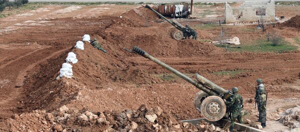 جنود الجيش العربي السوري خلال مناورات في مواقع خطوط الهجوم الأمامية في حي مدينة منبج في محافظة حلب، سوريا جنود الجيش العربي السوري خلال مناورات في مواقع خطوط الهجوم الأمامية في حي مدينة منبج في محافظة حلب، سوريا - سبوتنيك عربي