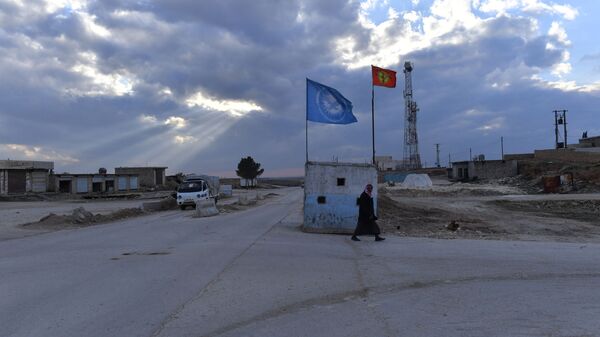 نقطة تفتيش القوات المسلحة الكردية شمال غرب مدينة منبج في محافظة حلب، سوريا - سبوتنيك عربي