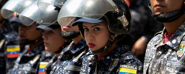 عناصر شرطة الأمن الفنزويلية خلال احتجاجات ضد الرئيس الحالي نيكولاس مادورو في كاراكاس، فنزويلا 30 يناير/ كانون الثاني 2019 عناصر شرطة الأمن الفنزويلية خلال احتجاجات ضد الرئيس الحالي نيكولاس مادورو في كاراكاس، فنزويلا 30 يناير/ كانون الثاني 2019 - سبوتنيك عربي