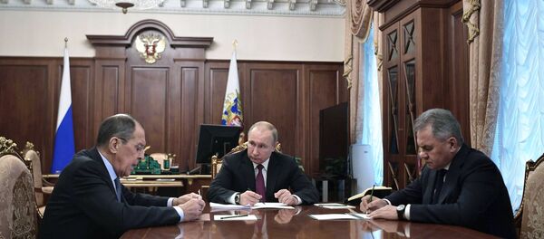 الرئيس الروسي بوتين خلال اجتماعه مع لافروف وشويغو - سبوتنيك عربي