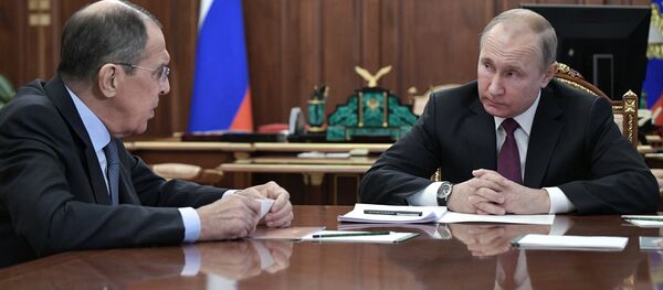 لافروف خلال لقاء مع الرئيس الروسي فلاديمير بوتين - سبوتنيك عربي